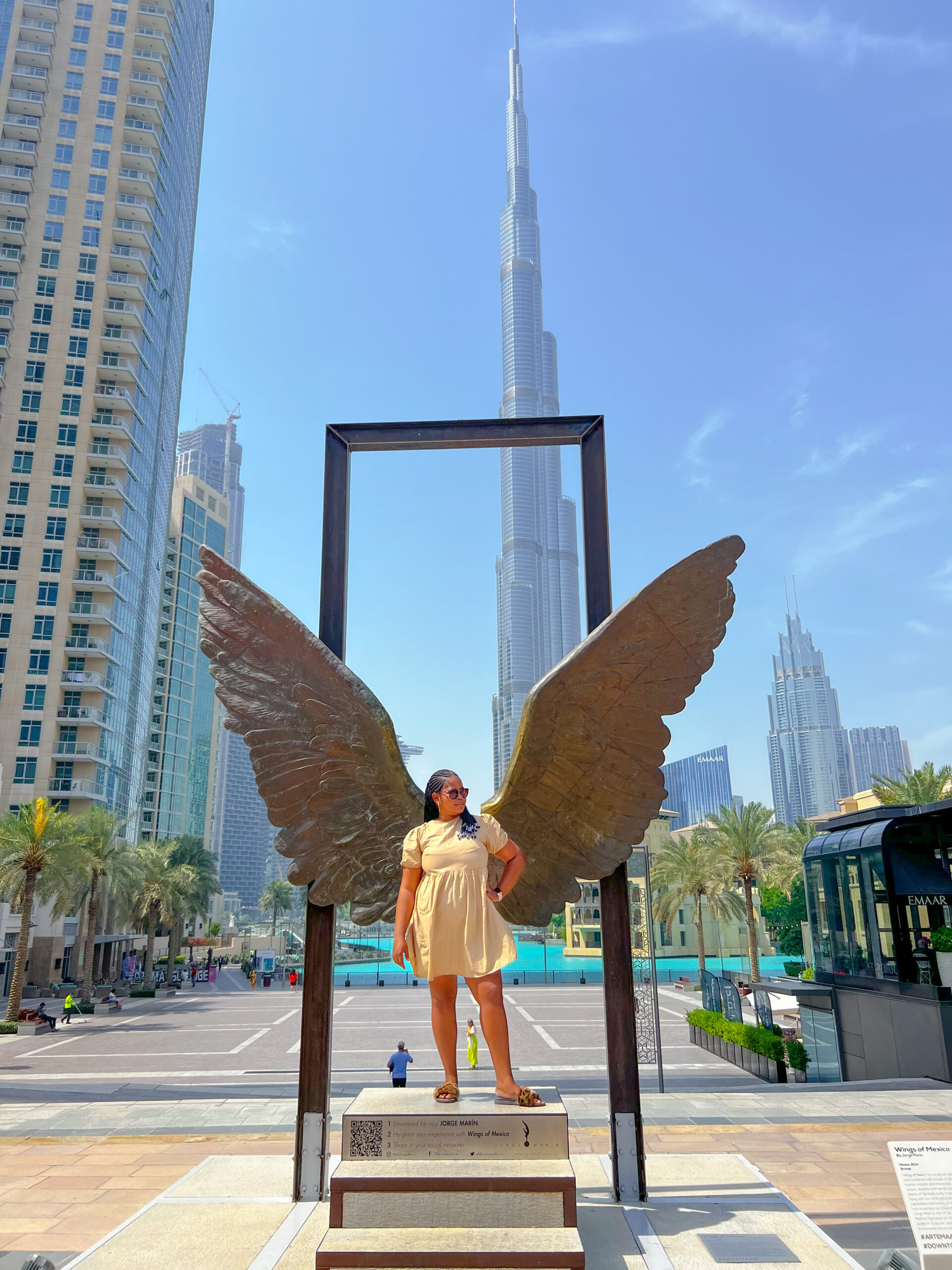 Dubai Burj Khalifa wings